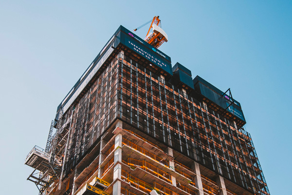 Immoveo_costruzione_cantiere_cielo_azzurro_diventa_partner